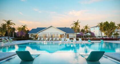 Landing | Beautiful 2BD, Pool