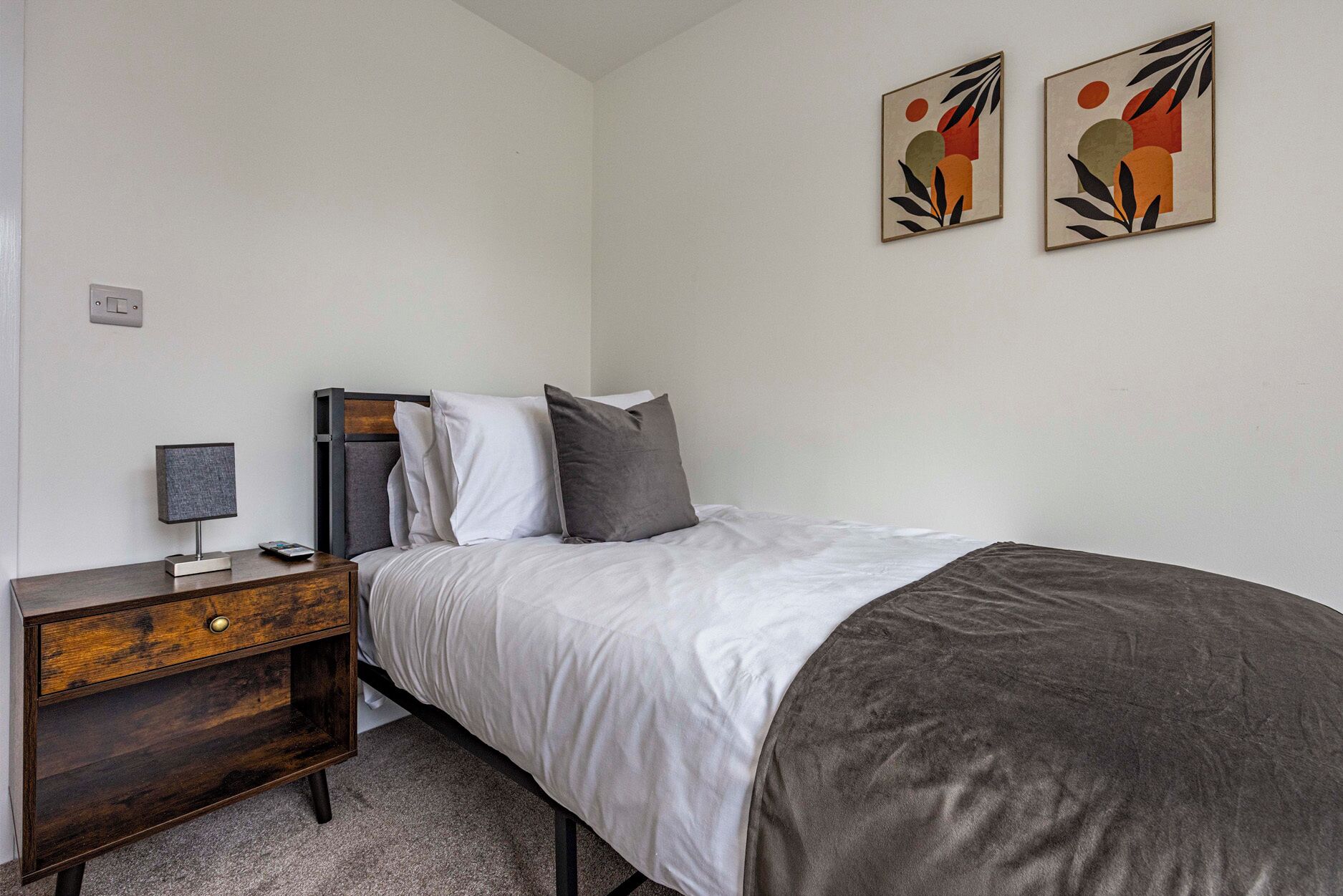 3 makuuhuonetta, yksilöllisesti sisustettu, yksilöllisesti kalustettu