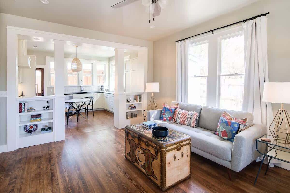 Smart-TV, peis og kontorer