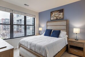 Desk, iron/ironing board, WiFi, bed sheets - Landing | Stylish 2BD, Courtyard, Gym (Milwaukee)