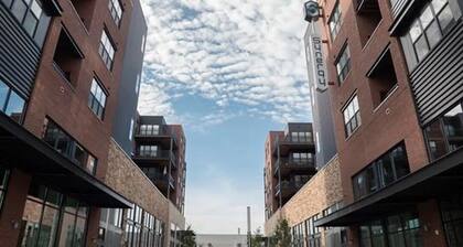 Landing | Chic 1BD, Courtyard, Gym