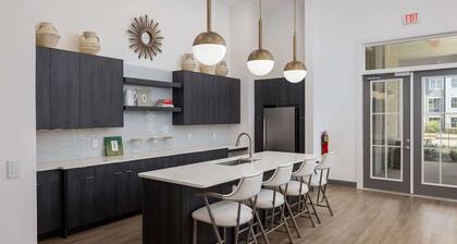 Landing | Stylish 2BD, Gym, Clubhouse