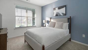 Desk, iron/ironing board, WiFi, bed sheets