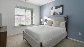 Desk, iron/ironing board, WiFi, bed sheets