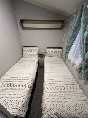 Tabla de planchar con plancha y wifi