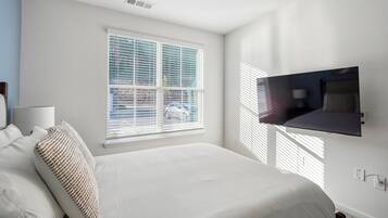 Desk, iron/ironing board, WiFi, bed sheets