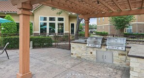 Terrace/patio - Landing | Stunning 2BD, Gym, Clubhouse (Houston)