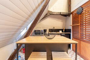 Dining - Studio Tess Apartment with Wi-Fi (Salies-de-Béarn)