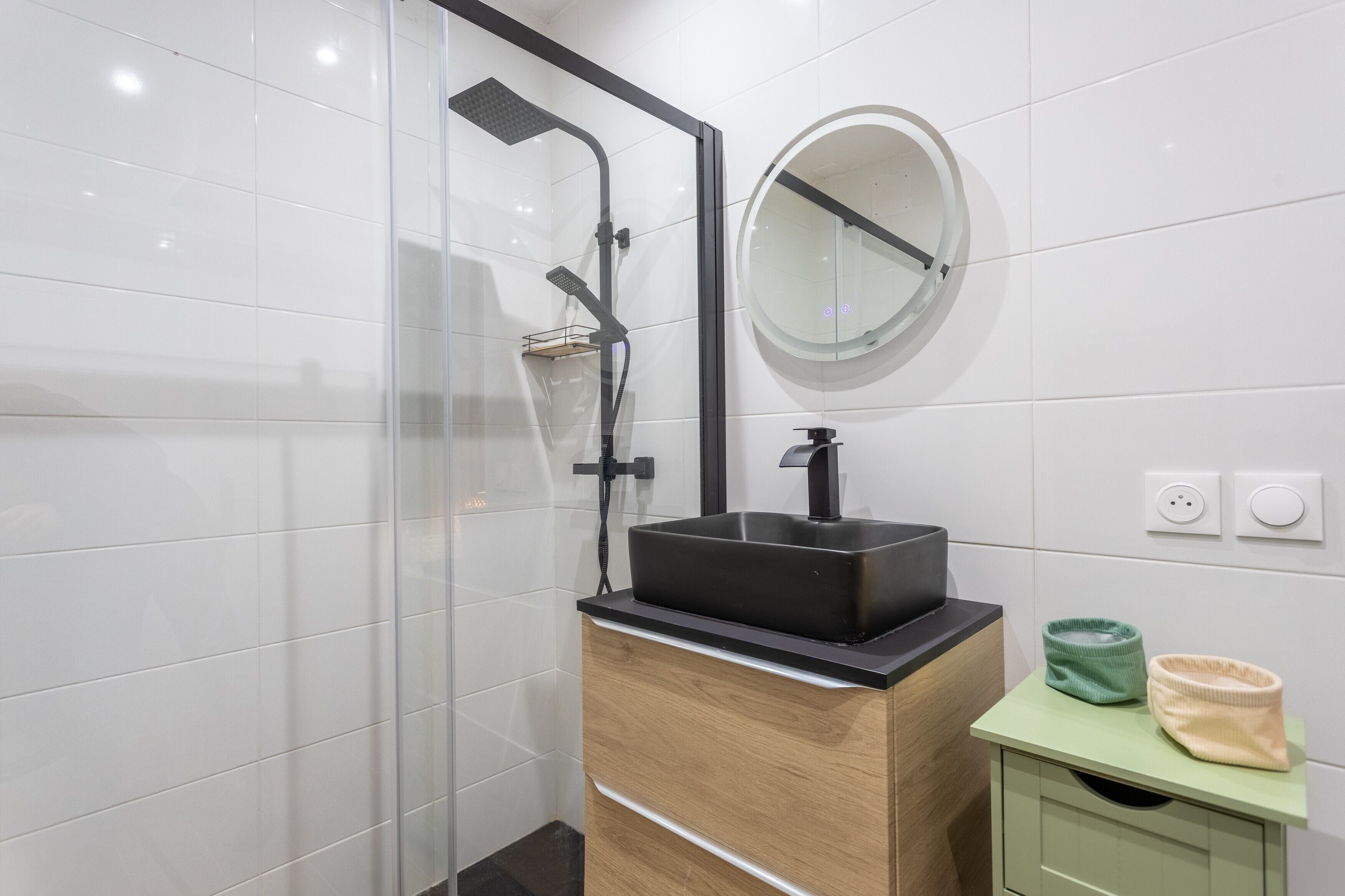 Shower, towels
