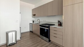 Refrigerador y comedor 