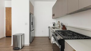 Refrigerador y comedor 