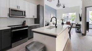 Refrigerador y comedor 