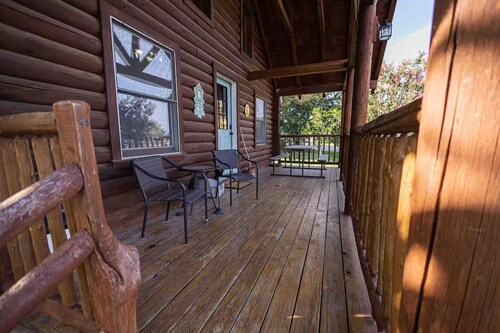 Lake Cabin: Hot Tub- 3 miles off of I -40