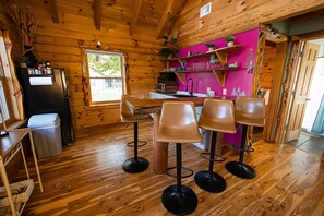 Dining - Lake Cabin: Hot Tub- 3 miles off of I -40 (Checotah)