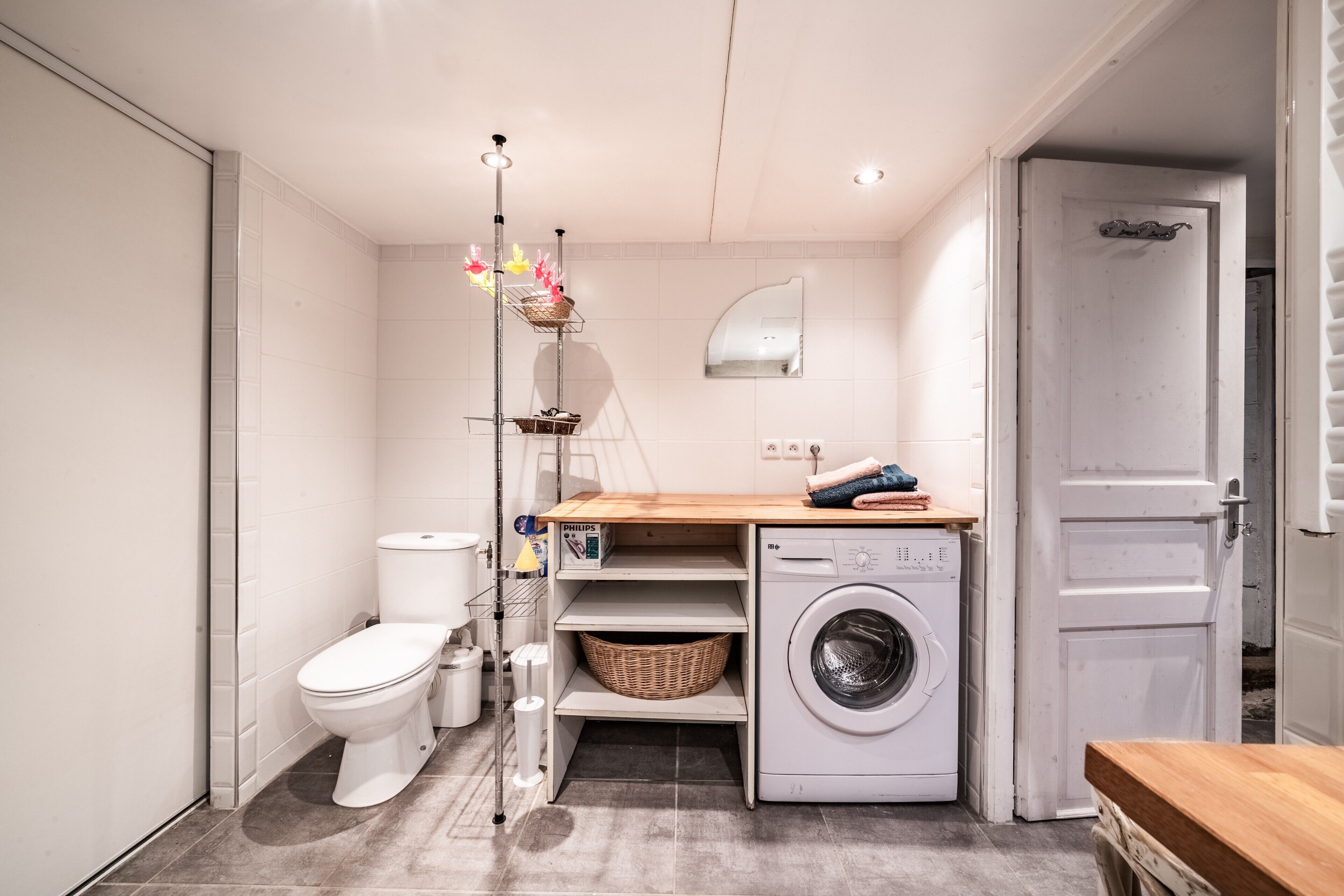 Een douche, gratis toiletartikelen, een haardroger, handdoeken