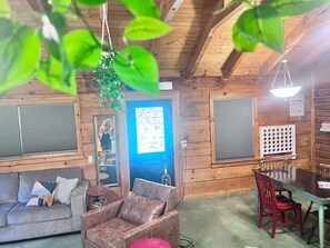 Living area - Hunters Welcome @ Lake Eufuala + Pet Friendly (Checotah)