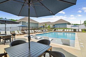 Pool - Landing | Stunning 2BD, Gym, Courtyard (Charlotte)