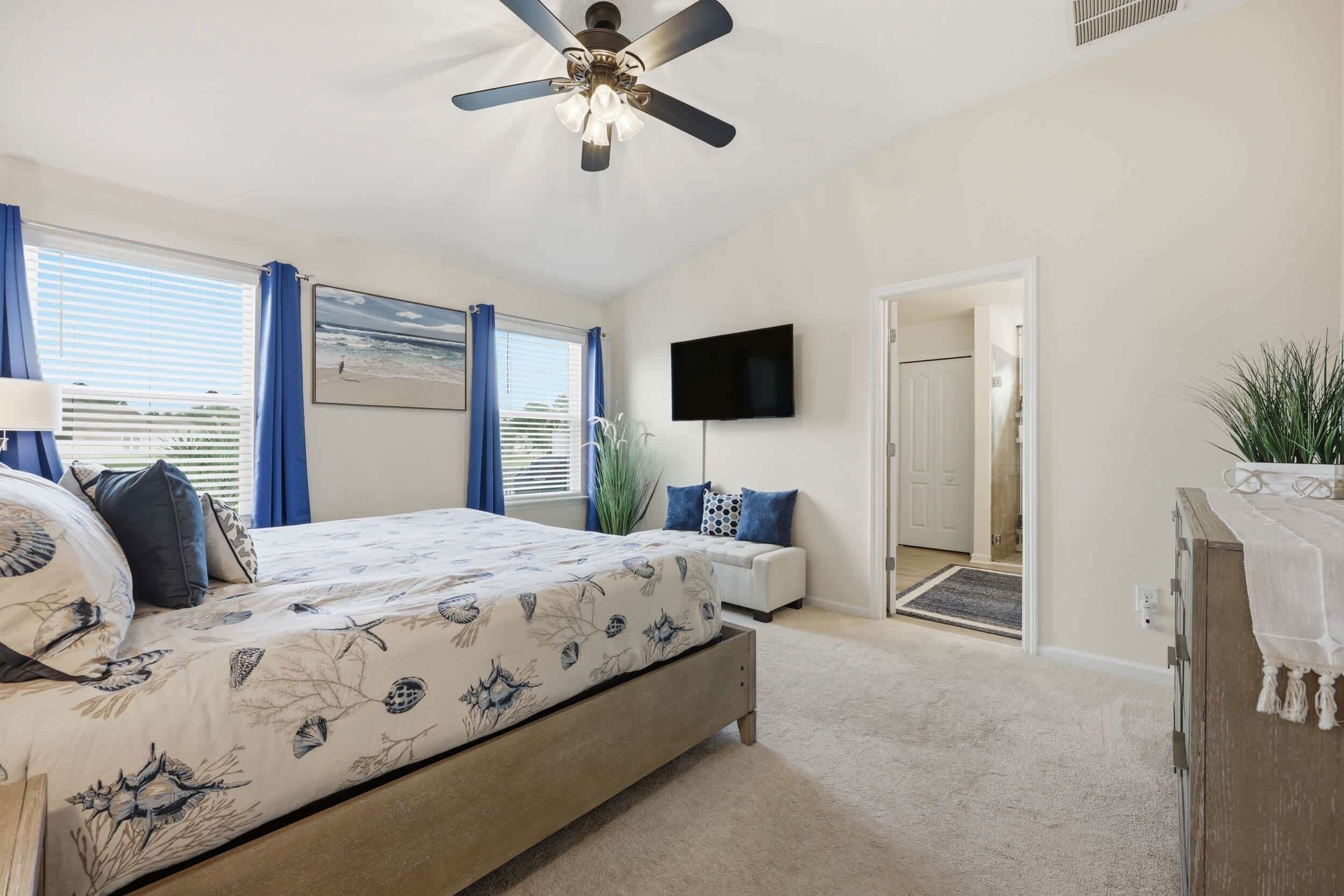 Escrivaninha, ferros/tábuas de passar roupa, acesso à internet