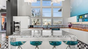Private kitchen - Landing | Stunning 2BD, Pool, Clubhouse (Denver)