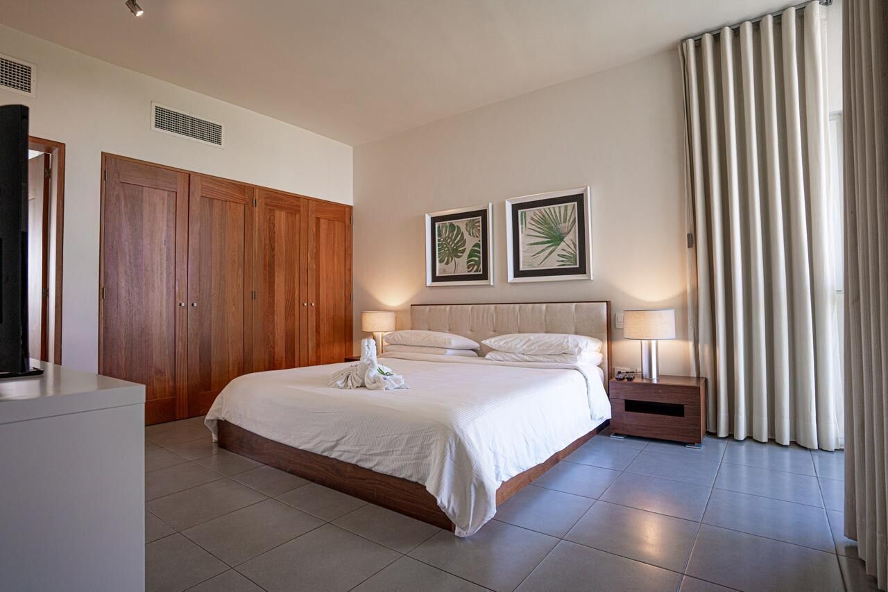 Silitysrauta/-lauta, Wi-Fi, vuodevaatteet