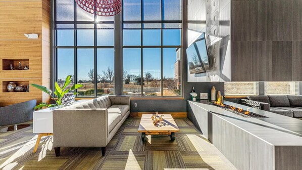 Smart TV - Landing | Amazing 1BD, Gym, Pool (Denver)