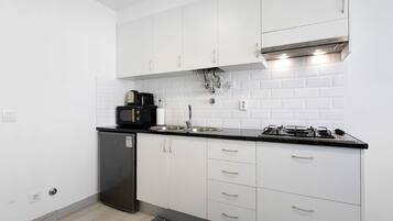 Fridge, microwave, stovetop, electric kettle