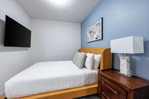 1 bedroom, desk, iron/ironing board, WiFi - Landing | Chic 1BD, Pool, Gym (Prescott Valley)