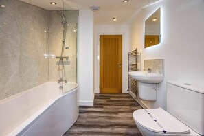 Shower - 6 Riverside Mews (Derby)