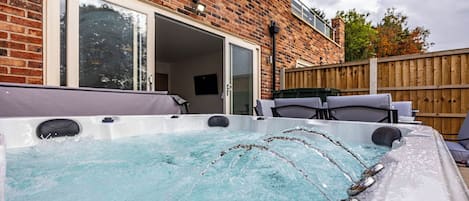 Bain à remous extérieur