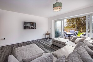 Living area - 6 Riverside Mews (Derby)