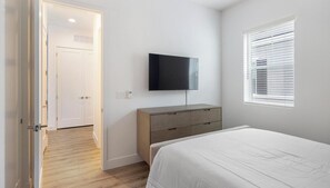 Schreibtisch, Bügeleisen/Bügelbrett, WLAN, Bettwäsche