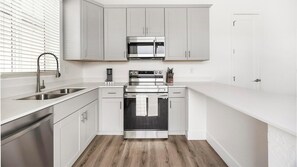 Refrigerador y comedor 