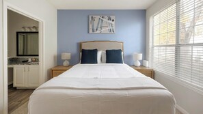 Desk, iron/ironing board, WiFi, bed sheets - Landing | Chic 1BD, Gym, Clubhouse (Murfreesboro)