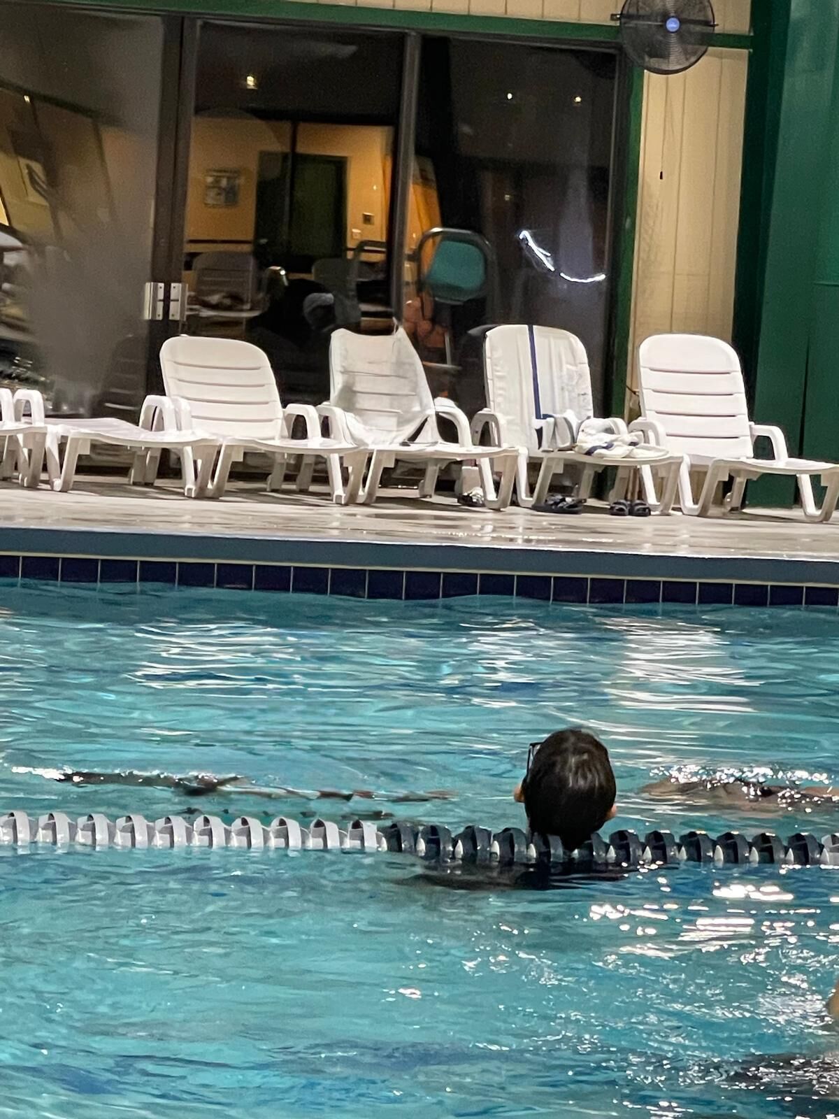 室内游泳池，恒温泳池