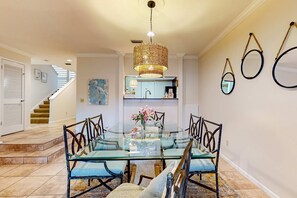 Dining - Exclusive 2BR: Pool, Beach Access (Miramar Beach)