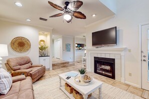 TV - Exclusive 2BR: Pool, Beach Access (Miramar Beach)