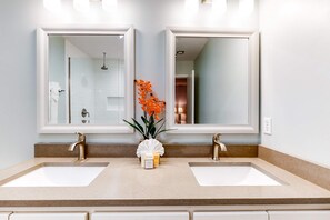Shower - Exclusive 2BR condo w/ pools & hot tub (Miramar Beach)