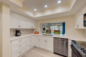 Fridge, microwave, oven, stovetop - Exclusive 2BR tennis condo with beach access (Miramar Beach)