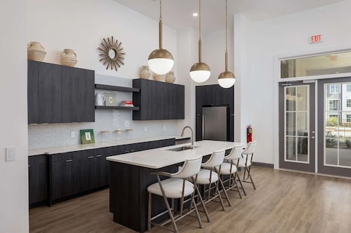 Landing | Incredible 1BD, Gym, Clubhouse
