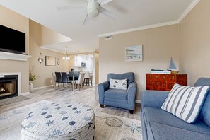 TV, DVD player - Coastal retreat with free resort shuttle (Miramar Beach)