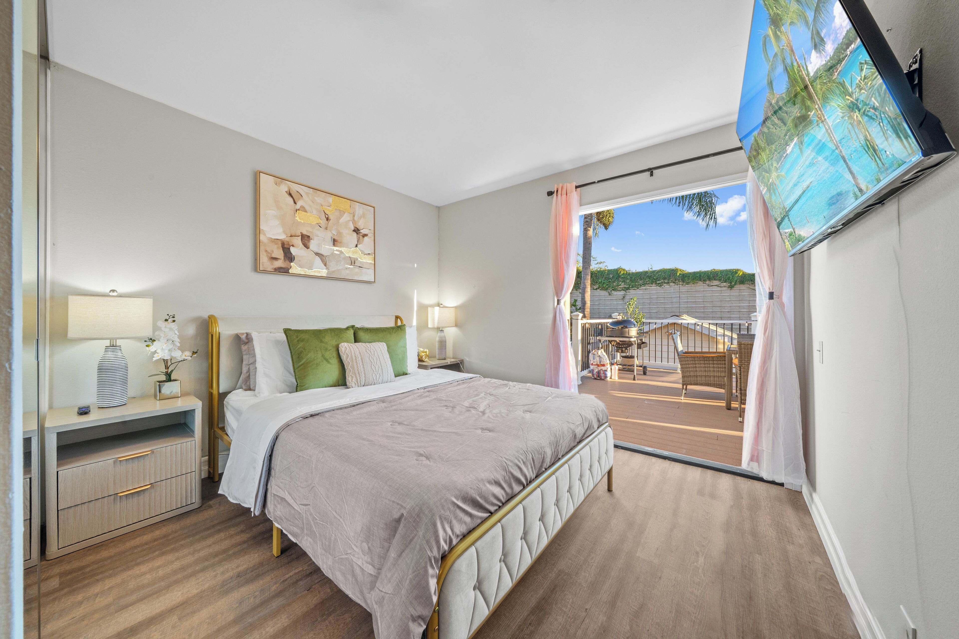 5 Schlafzimmer, Schreibtisch, Bügeleisen/Bügelbrett, kostenloses WLAN