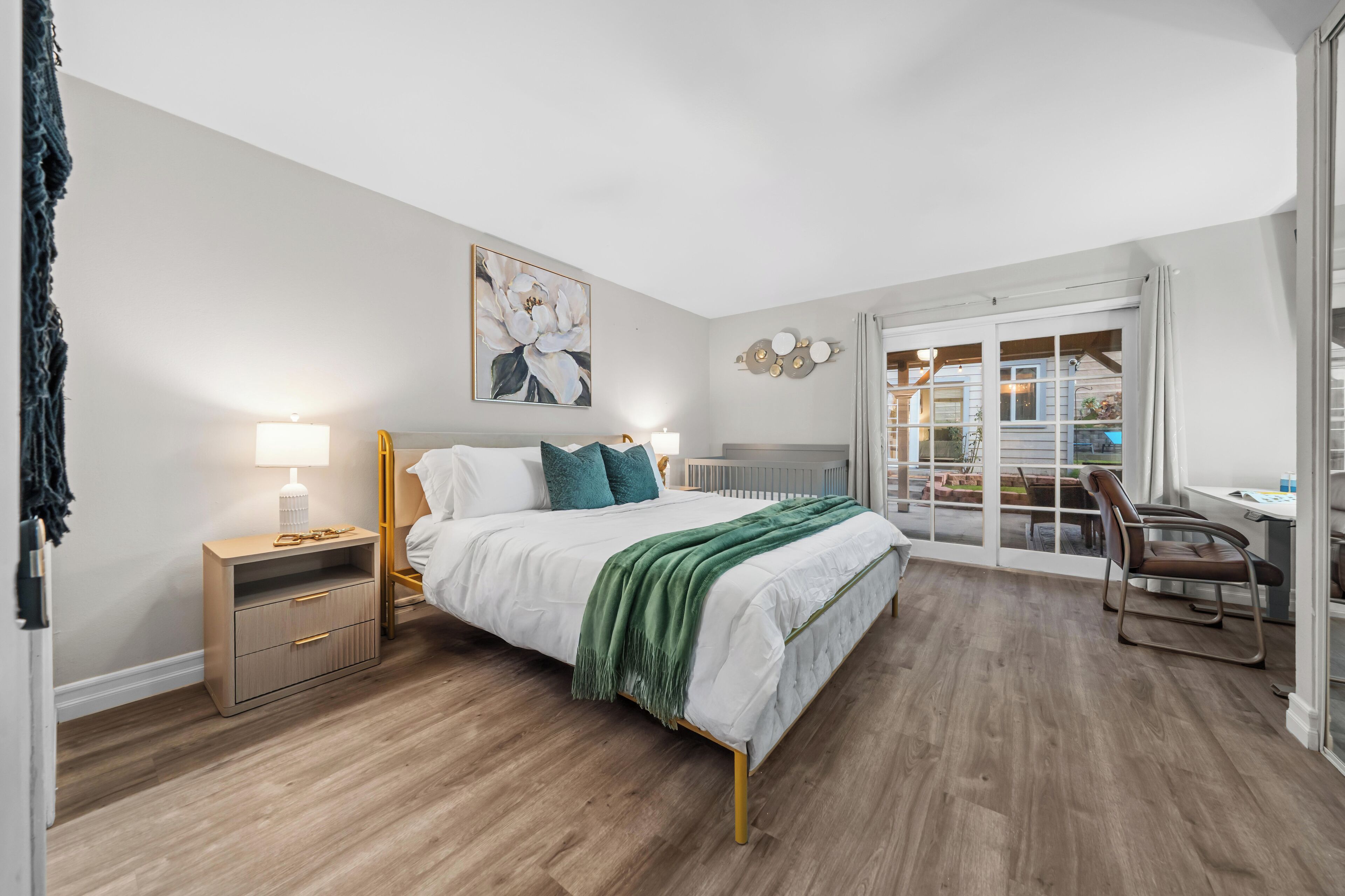 5 Schlafzimmer, Schreibtisch, Bügeleisen/Bügelbrett, kostenloses WLAN