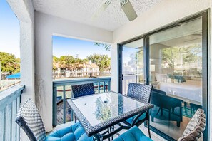 Outdoor dining - Beach access + resort amenities at TOPS'L (Miramar Beach)