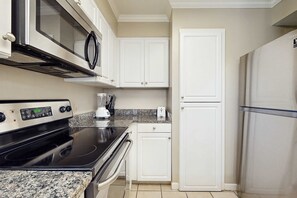 Fridge, microwave, oven, stovetop - Exclusive Beach Access, Pool & Tennis Courts (Miramar Beach)
