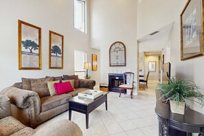 TV, DVD player, stereo, offices - Exclusive Beach Access, Pool & Tennis Courts (Miramar Beach)