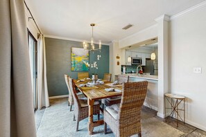 Dining - Exclusive 2BR condo: Pool, tennis, beach access (Miramar Beach)