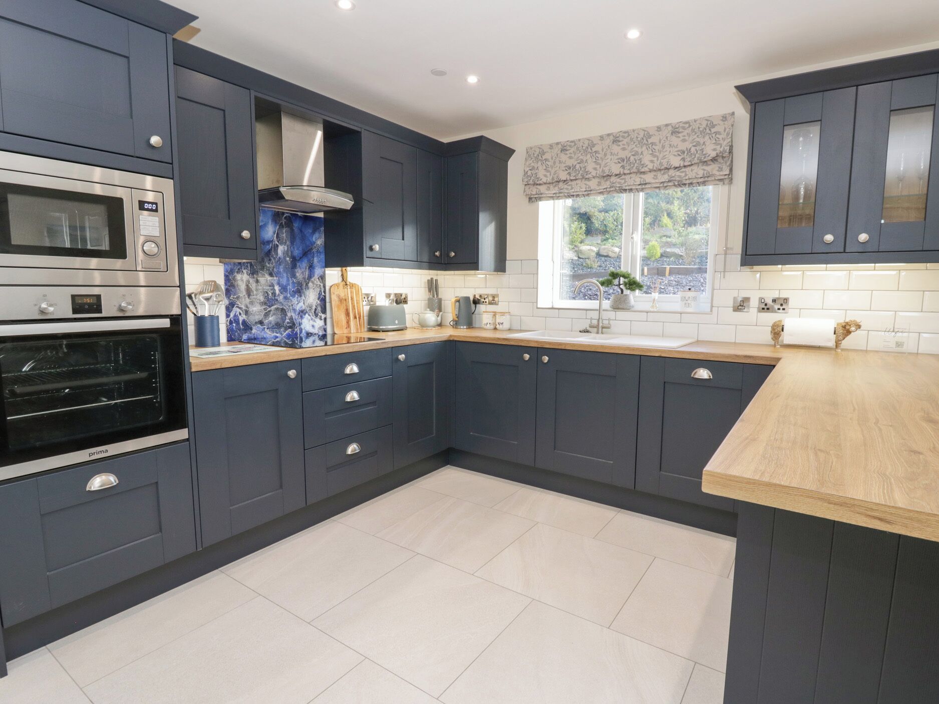 Dishwasher, cookware/dishes/utensils