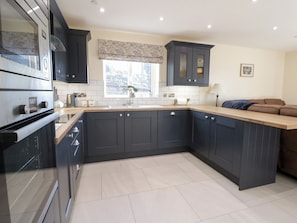 Dishwasher, cookware/dishes/utensils - Beudy (Aberystwyth)