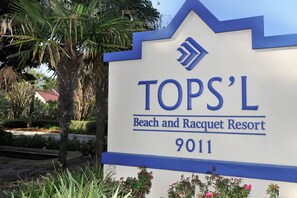Property grounds - Exclusive 2BR: Beach, Pool & Tennis (Miramar Beach)