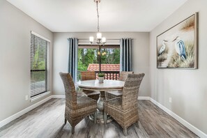 Dining - Exclusive 2BR: Beach, Pool & Tennis (Miramar Beach)